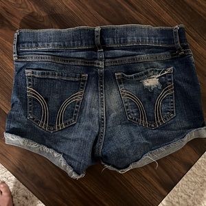 Hollister - Frayed Jean shorts